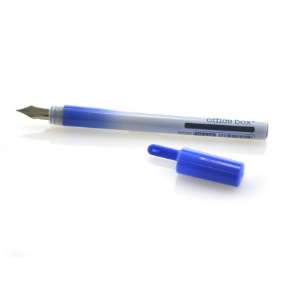 Caneta de tinta azul transparente com tampa azul destacada