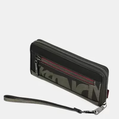 Carteira cinza e preta com fecho de correr e padrão gráfico