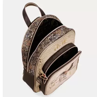 Mochila bege e multicolorida com bolso frontal ilustrado