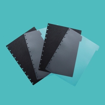 Folhas plásticas para fichário preto e transparente com furos laterais