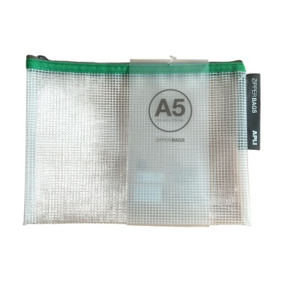 Estojo transparente A5 com zíper verde e etiqueta preta