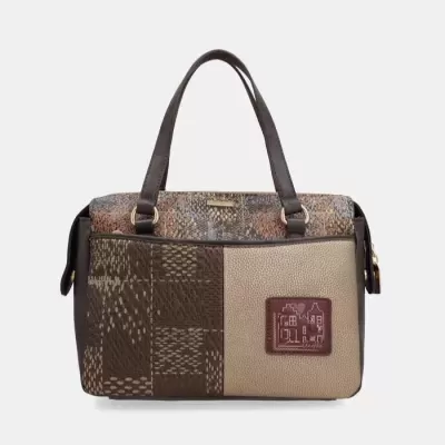 Bolsa de mão castanha e bege com padrões patchwork e bordado frontal