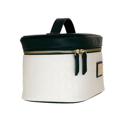 Necessaire branca com tampa preta, fecho dourado e detalhes em couro preto