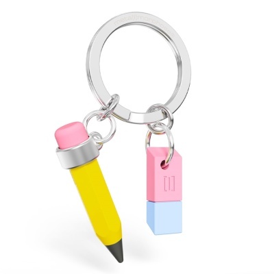 Porta-chaves com lápis amarelo e borracha azul e cor-de-rosa
