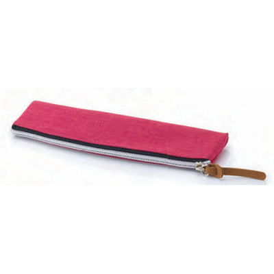 Estojo retangular cor-de-rosa com fecho prateado