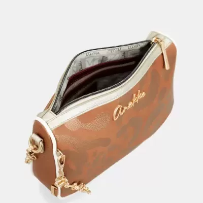 Bolsa pequena em padrão animal print castanho e bege com detalhe dourado