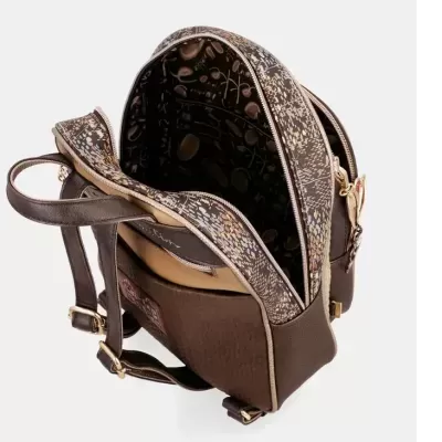 Mochila castanho com padrão multicolorido e fecho de zíper dourado