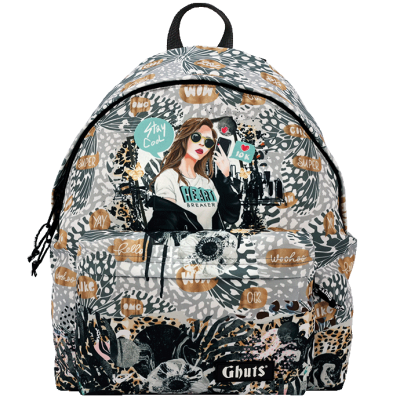 Mochila colorida com estampa de mulher e textos variados