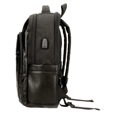 Mochila preta de tecido e couro sintético com vários compartimentos e entrada USB