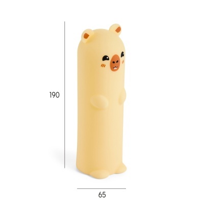 Figura de urso amarelo claro com rosto desenhado e orelhas, com medidas indicadas