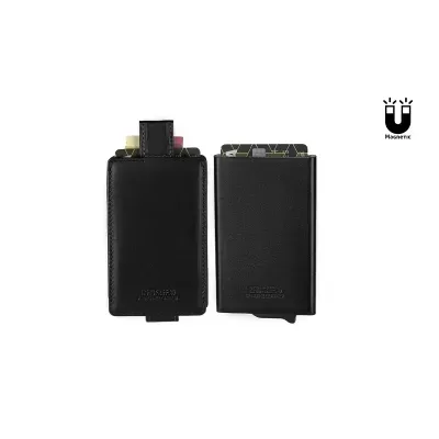 Carteira preta em pele com fecho magnético e cartões