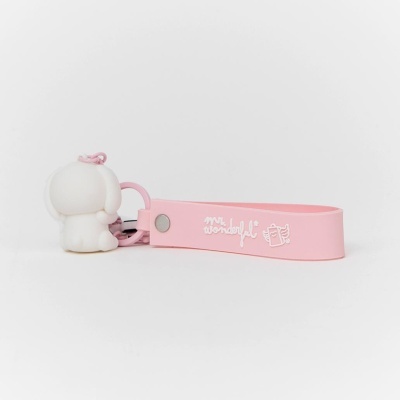 Chaveiro rosa com pendente de cachorro branco
