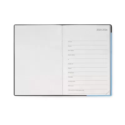 Caderno aberto com página para informações pessoais 2025-2026