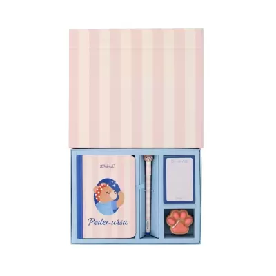 Conjunto de papelaria com caderno, caneta, bloco de notas e vela em forma de pata de urso