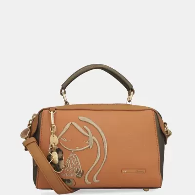 Mala de mão castanha com desenho bordado de uma rapariga e detalhes verdes