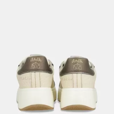 Ténis de plataforma Anekke bege e castanhos vistos de trás