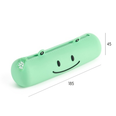 Estojo escolar verde claro com carinha sorridente e olhos na tampa