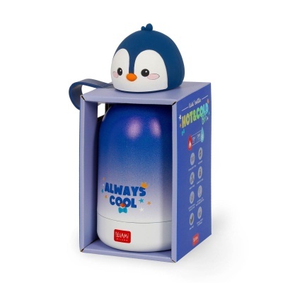 Frasco térmico azul para crianças com tampa de pinguim na embalagem.