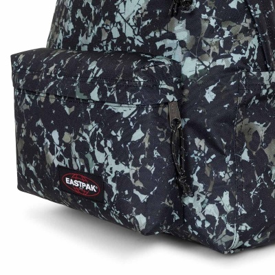 Mochila caiada azul escuro e azul claro com etiqueta EASTPAK