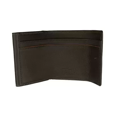 Carteira de couro castanho escuro com compartimentos para cartões