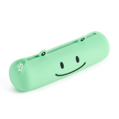 Estojo cilíndrico verde claro com rosto sorridente e zíper