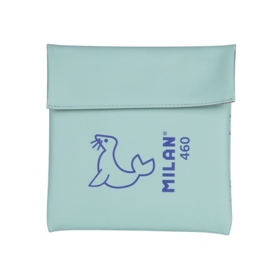 Estojo azul claro com texto MILAN 460 e desenho de foca