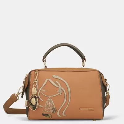 Mala de mão castanha com decoração bordada e chaveiro dourado