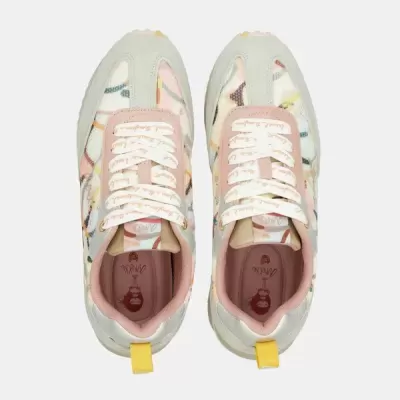 Sapatilhas femininas multicoloridas vistas de cima