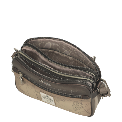 Mala de ombro castanha e bege com múltiplos fechos e padrão geométrico.