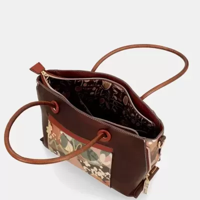 Mala de senhora castanha em pele com padrão floral no bolso frontal e interior estampado