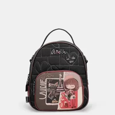 Mochila pequena preta com ilustração colorida e texto