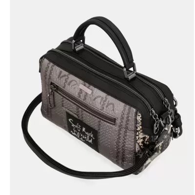 Mala de mão cinzenta e preta com padrão animal print e bolso frontal com texto