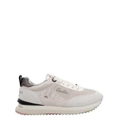 Ténis esportivos femininos bege com detalhes em camurça e sola branca.