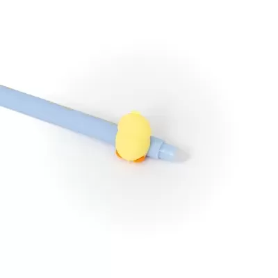 Lápis azul com borracha amarela em fundo branco