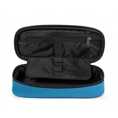 Estojo escolar azul e preto aberto com bolsos interiores e fecho de correr