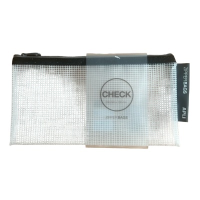 Estojo transparente com fecho preto e etiqueta lateral