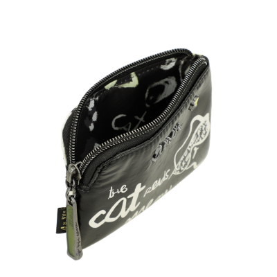 Carteira pequena preta com fecho de correr e texto branco 