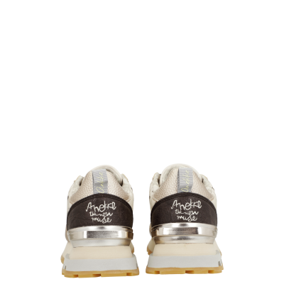 Sapatilhas multicoloridas vistas por trás com texto Anekke the new muse