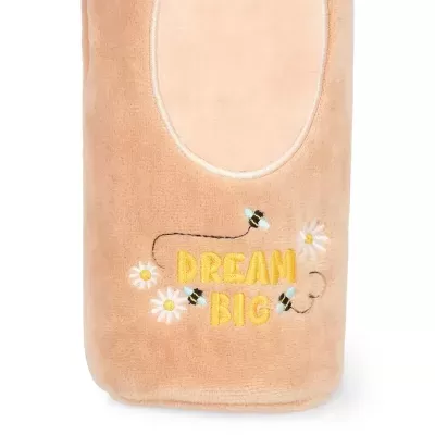 Pantufa bege com bordado de flores, abelhas e texto DREAM BIG