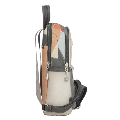 Mochila sintética com padrão geométrico e fechos metálicos