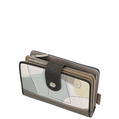 Carteira retangular com padrão abstrato em tons cinza, bege e azul claro, fecho de aba em couro preto com botão metálico.