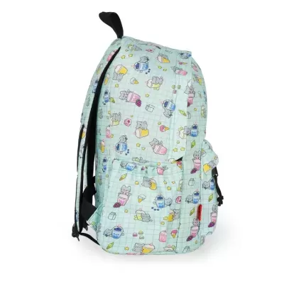 Mochila azul claro com padrão de ursos e objetos coloridos