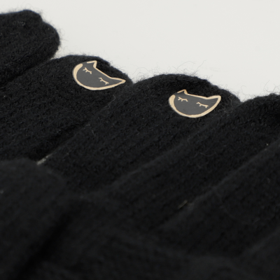 Luvas pretas de malha com detalhes dourados em forma de gato