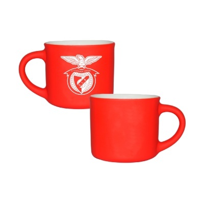 Duas canecas vermelhas com logotipo branco do SL Benfica e interior branco.