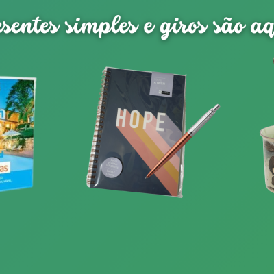 Produtos sobre fundo verde: puzzle, caderno, caneta, caneca e chaveiro com letra S