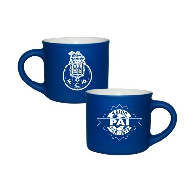 Duas canecas azuis com interior branco, emblema FCP numa e texto MAIOR PAI PORTISTA na outra