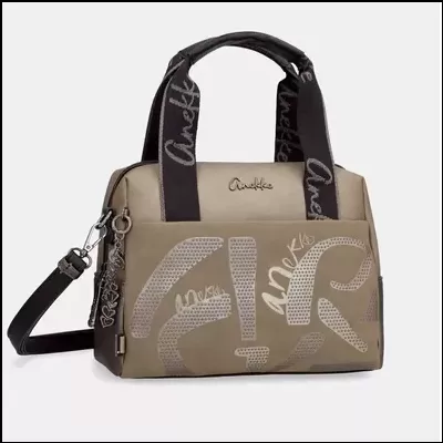 Bolsa de mão bege com alças pretas e texturas e logotipos Anekke