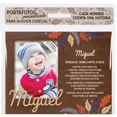 Porta-fotos de madeira decorado com folhas coloridas, personalizado com o nome Miguel, com fotografia de criança e texto explicativo.