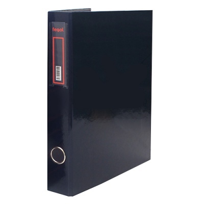 Pasta de arquivo preta com rótulo vermelho e anel metálico