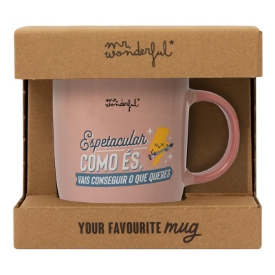 Caneca rosa com texto motivacional e embalagem de cartão castanho